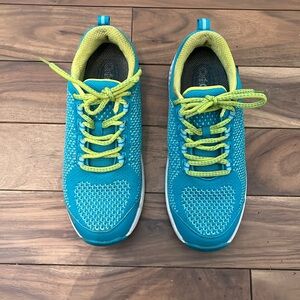 OrthoFeet Coral Sneakers